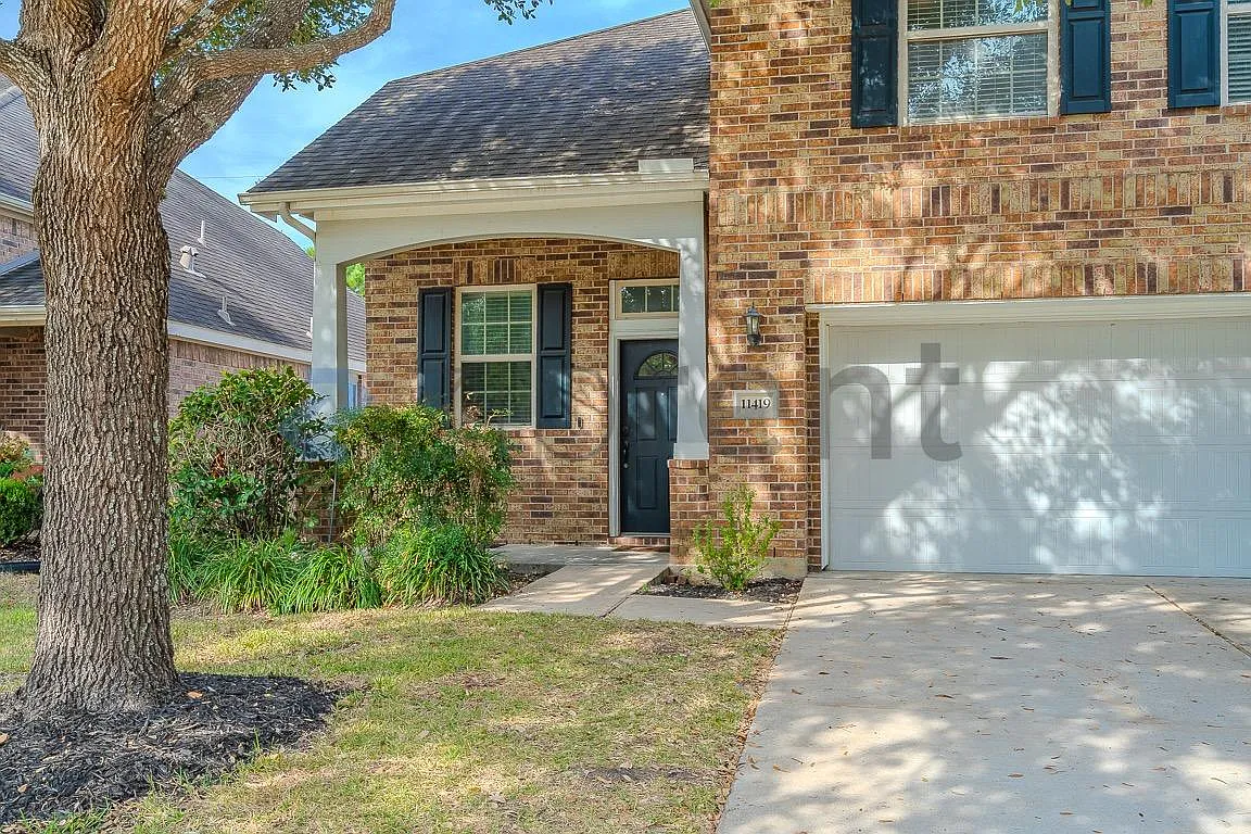4 bed, 2.5 bath, 2450 sqft, $3,150 — Photo 3