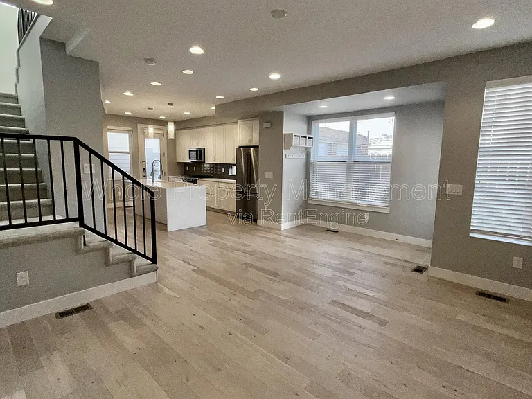 1547 Utica St — Photo 13