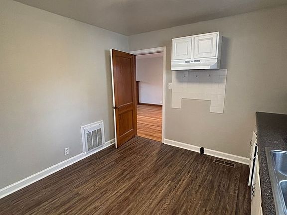 5th image of 2623 Woodbine Ave
