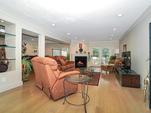 5th image of 84 Foxwood Dr