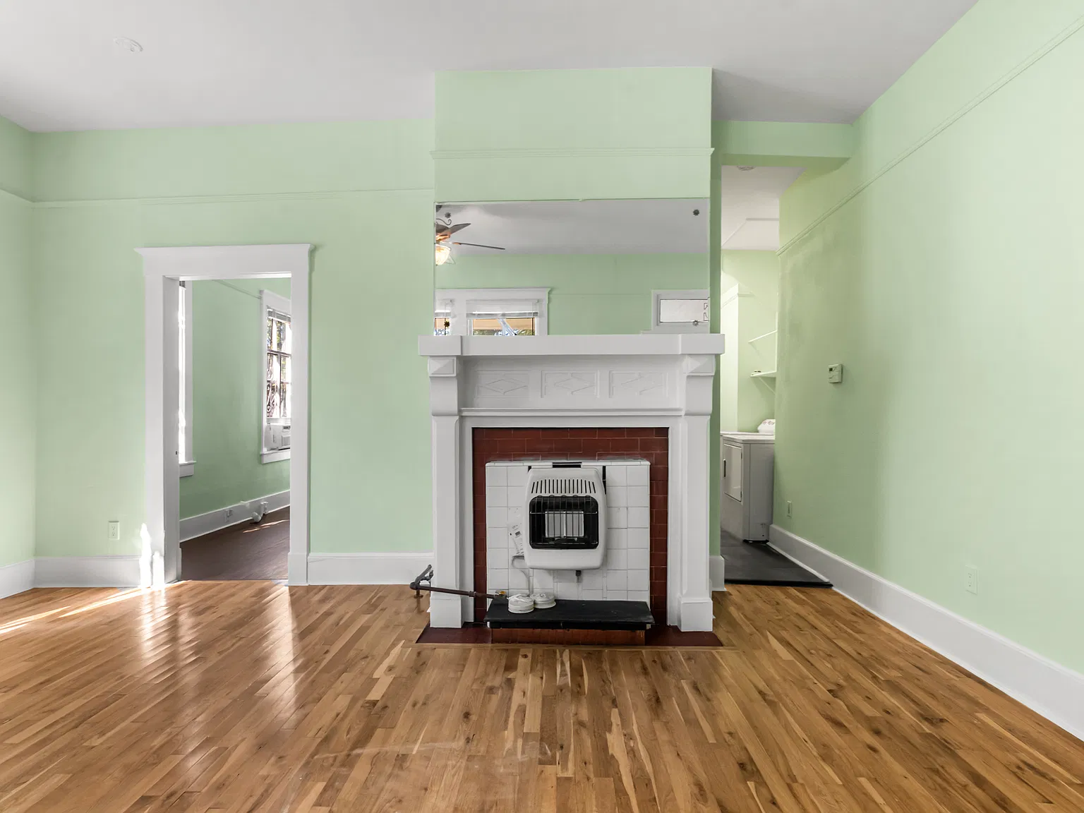1 bed, 700 sqft, $1,300 — Photo 3