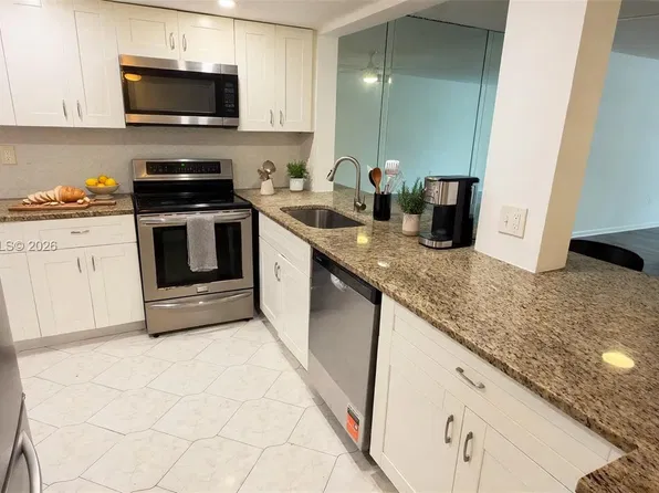 1810 N Lauderdale Ave APT 2204, Pompano Beach, FL 33068