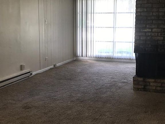 3rd image of 14417 Emerald Ave