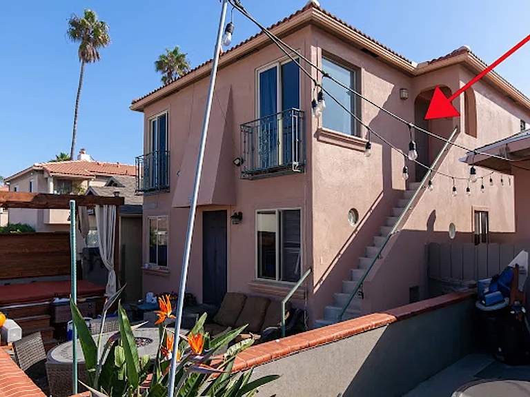 725 Santa Barbara Pl — Photo 2