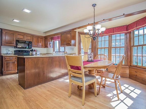 3rd image of 3017 Minot Ln