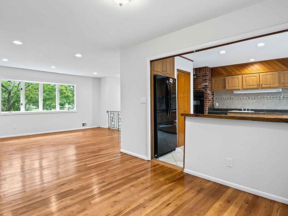 5th image of 30 Jeanne Ave