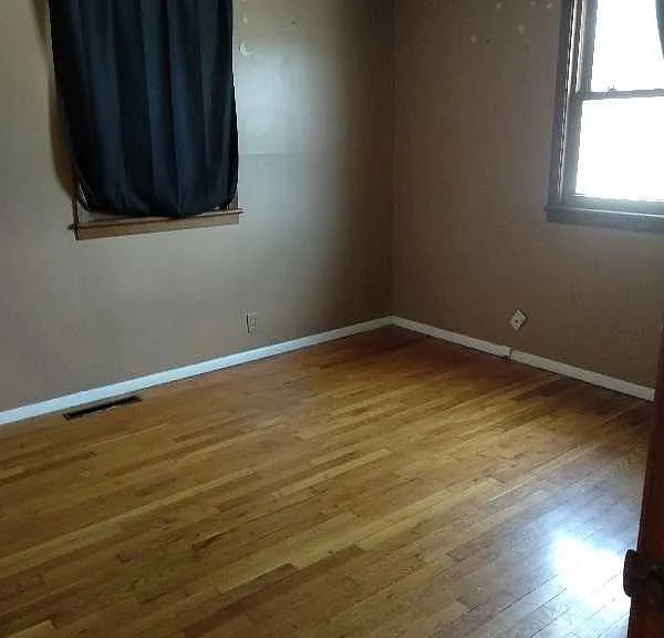 7402 Schuyler Dr — Photo 8