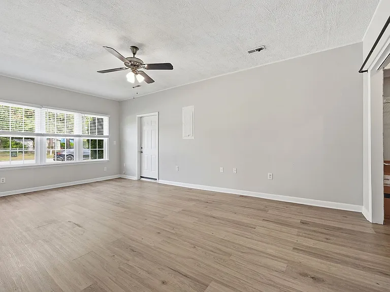 1104 Nan St — Photo 32