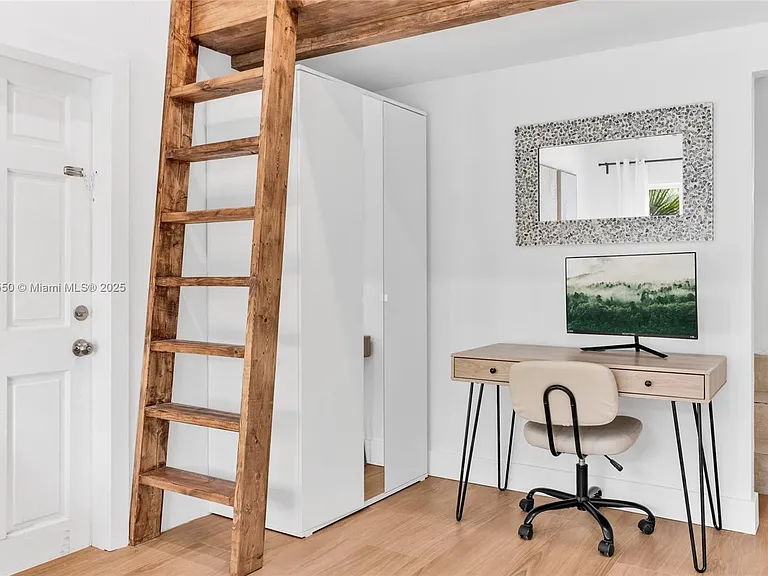 141 SW 23rd Rd — Photo 15