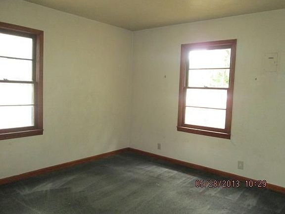 4th image of 3808 Oak Hill St