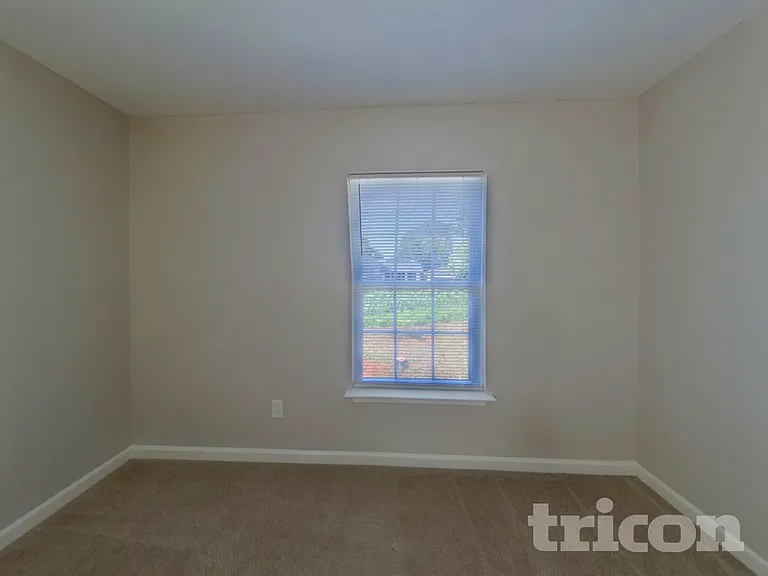 6826 Squirrels Foot Ct — Photo 14