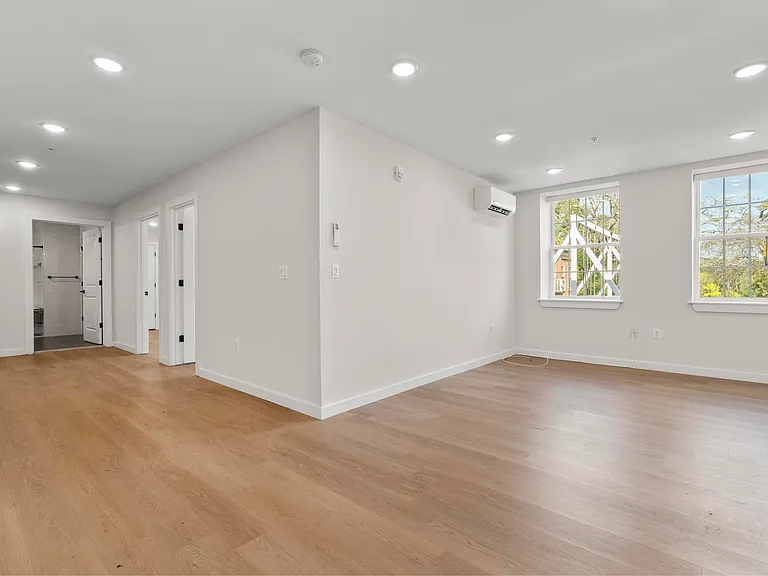 Alexandria Manor Apartments — Photo 27
