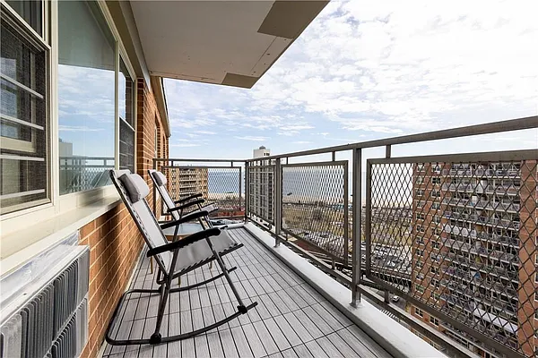Sold by Remax Edge | media 26