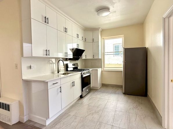 1725 W 4th St #2R