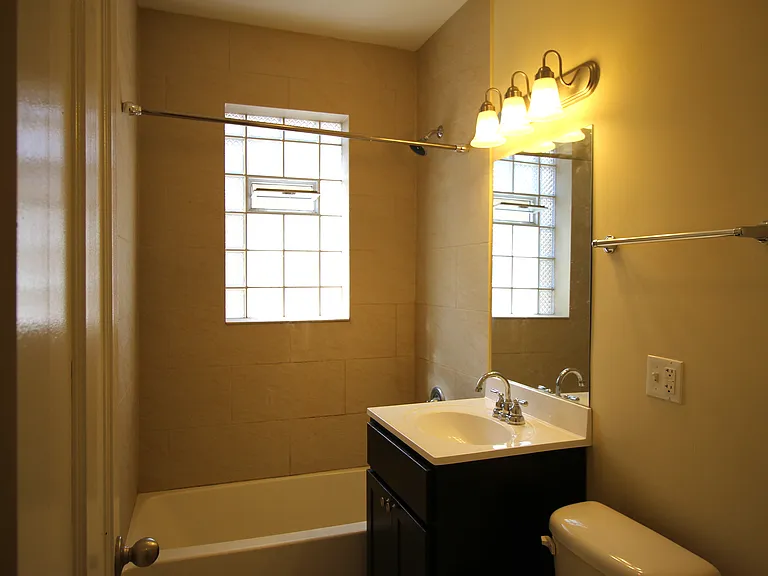 4029 N Monticello Ave — Photo 4