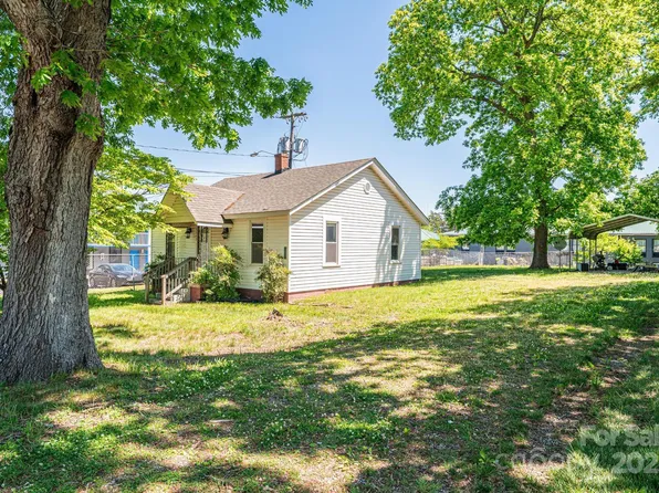 3042 N Oxford St, Claremont, NC 28610