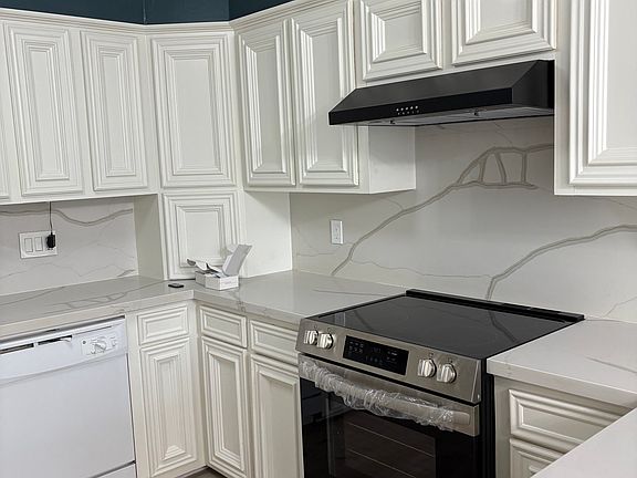 3rd image of 428 Chateau Woods Parkway Dr