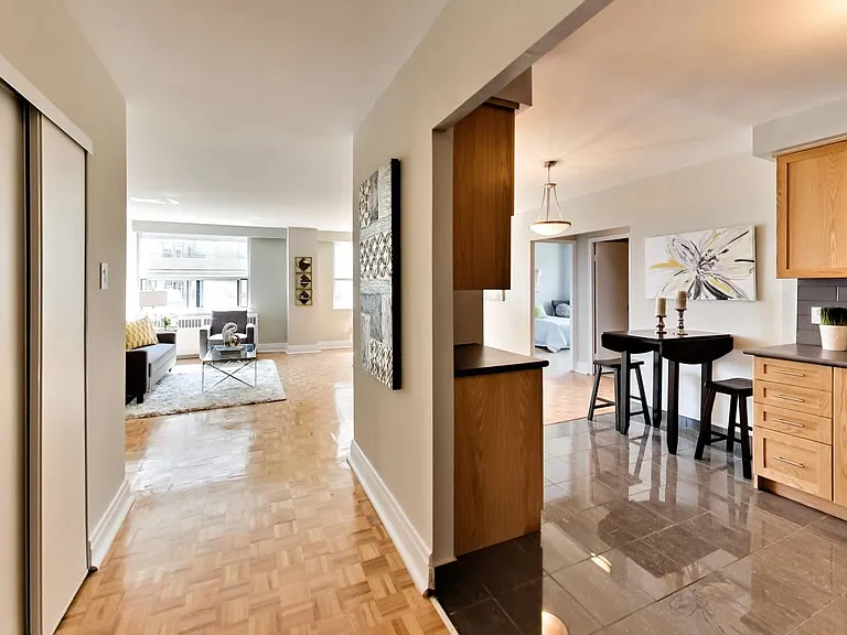 680 Roselawn Ave — Photo 6