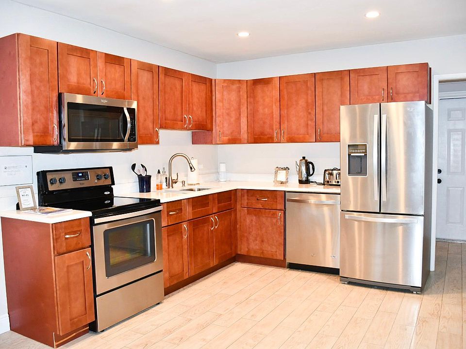 1st image of 1529 NW 4th Ave #2