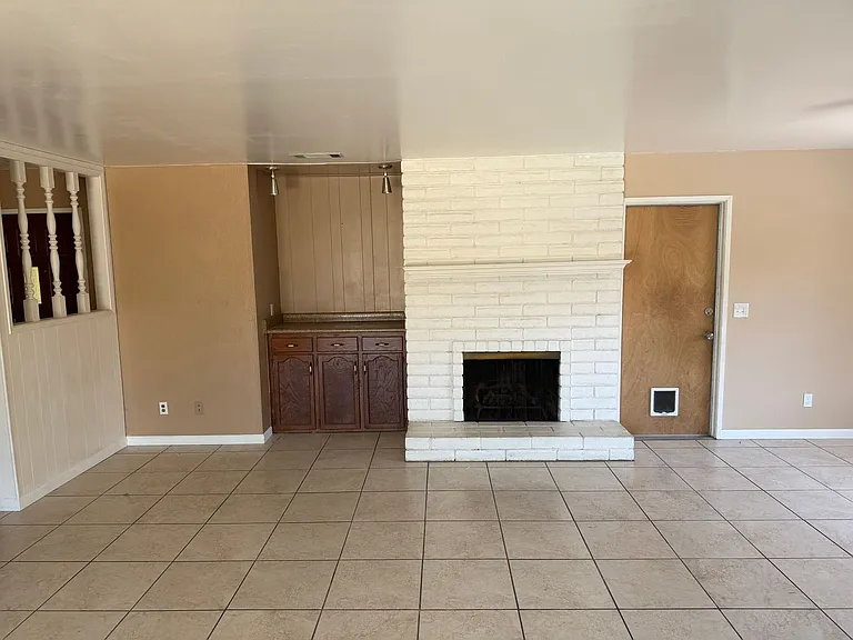 1335 W Evergreen Ct — Photo 6
