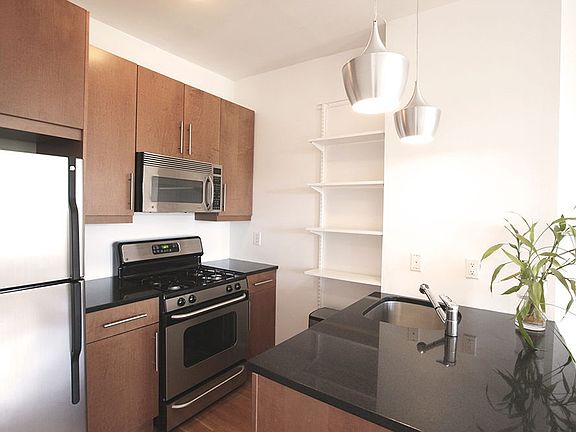 5th image of 206 Montrose Ave APT 4B