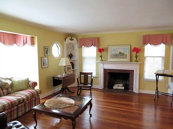 2nd image of 4463 N Ardmore Ave