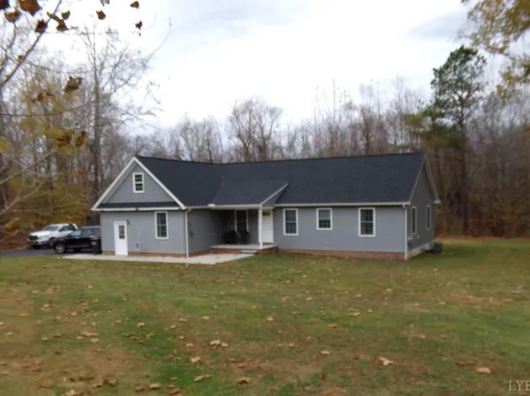 1704 Lee Dr, Farmville, VA 23901