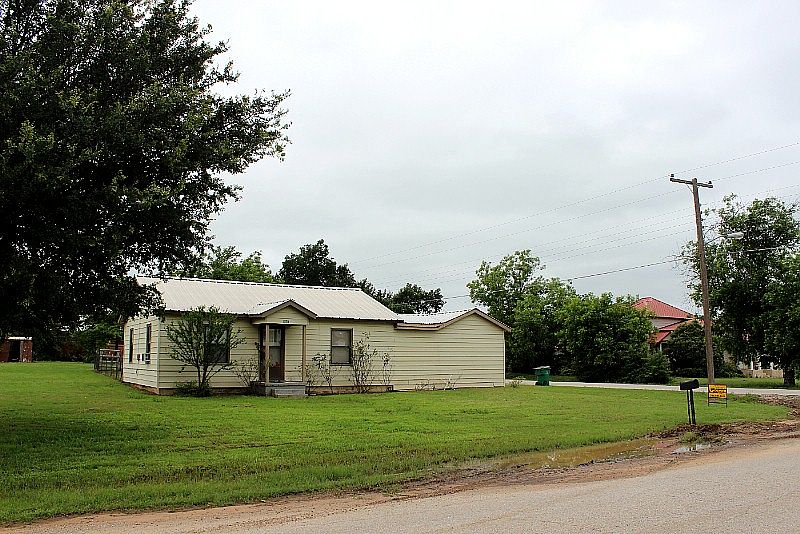 1st image of 900 E Reynosa Ave
