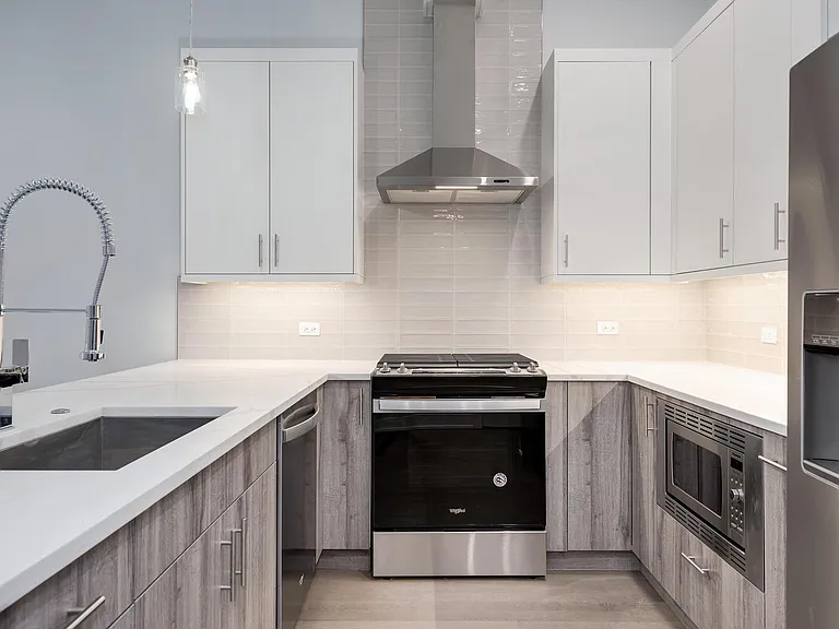 2139 W Madison St — Photo 5