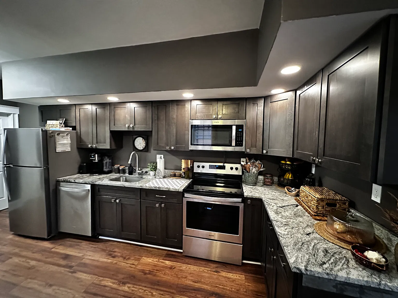 2 bed, 1.5 bath, 950 sqft, $4,500 — Photo 3