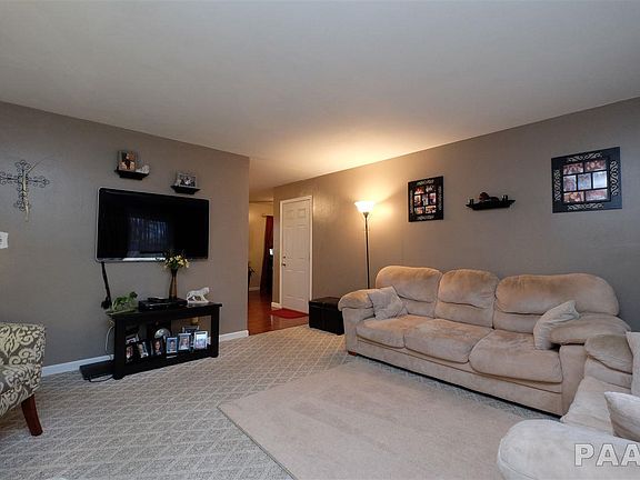 3rd image of 5625 N Monterey Ct