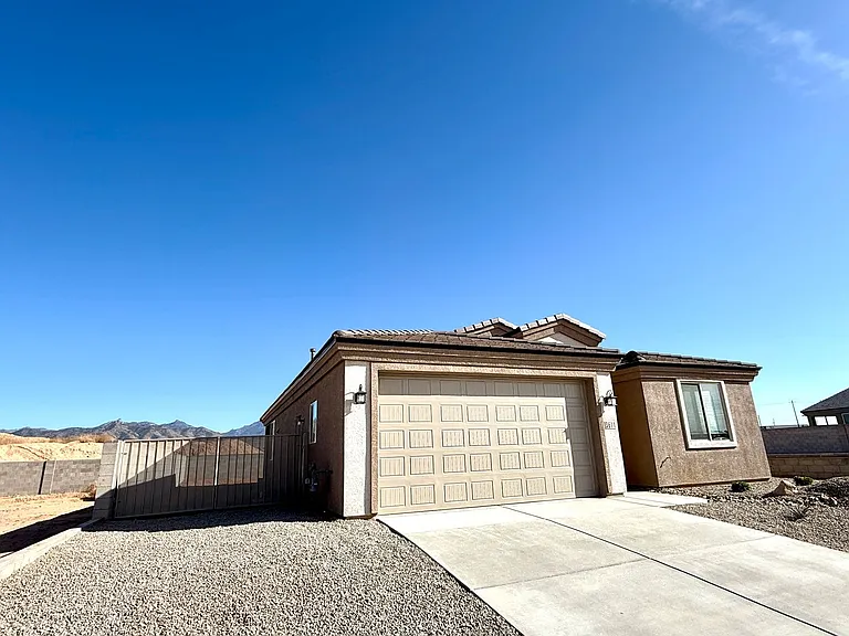3611 Charleston Loop — Photo 3