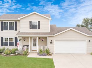 462 Lasalle Dr, Somonauk, IL 60552