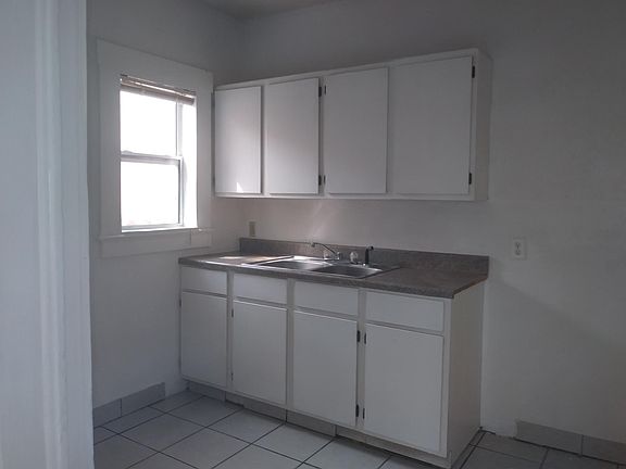 4th image of 3605 Sacramento Ave