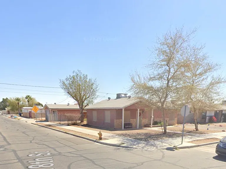 1801 S 11th Ave — Photo 1