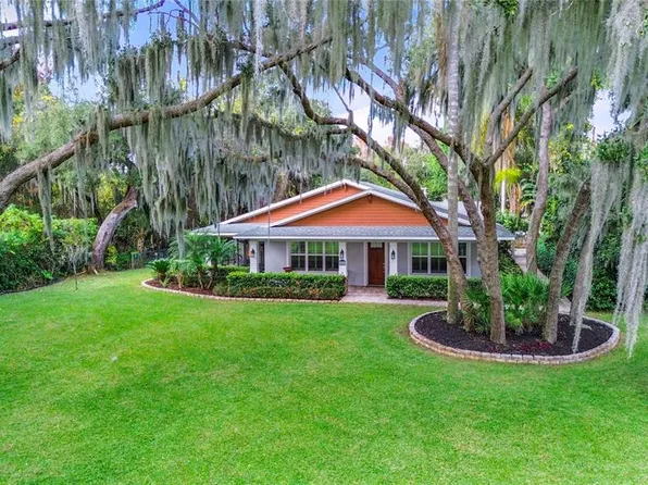 4541 Lakeshore Dr, Mount Dora, FL 32757