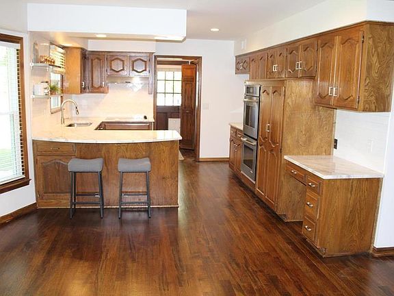 3rd image of 10668 Walmer Ln