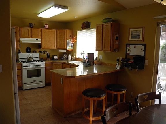 2nd image of 1612 N Holiday Ln
