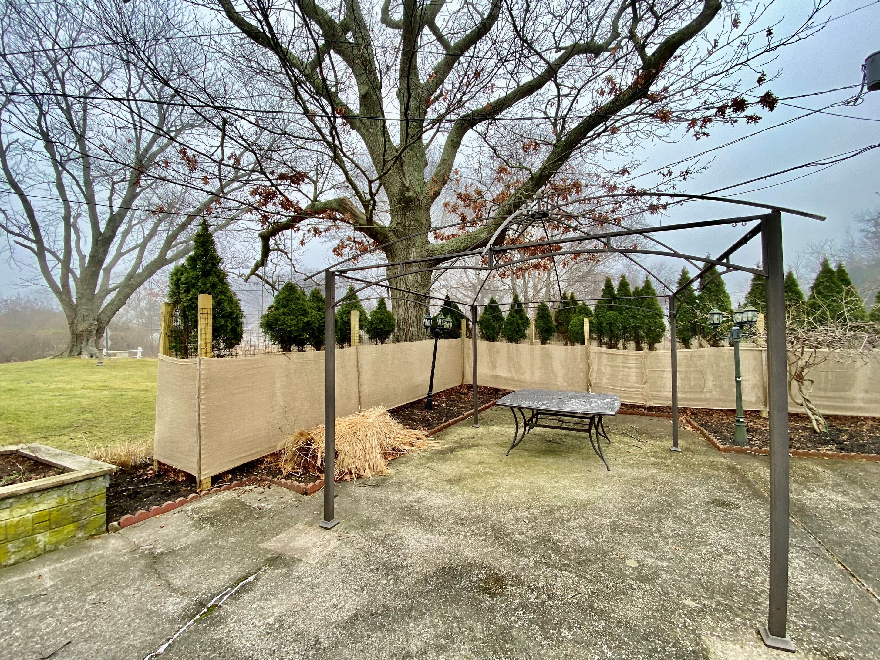 4225 Stars Rd, East Marion, NY 11939 Out East