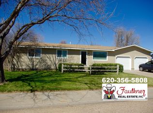 506 N Ridgewood Rd, Ulysses, KS 67880