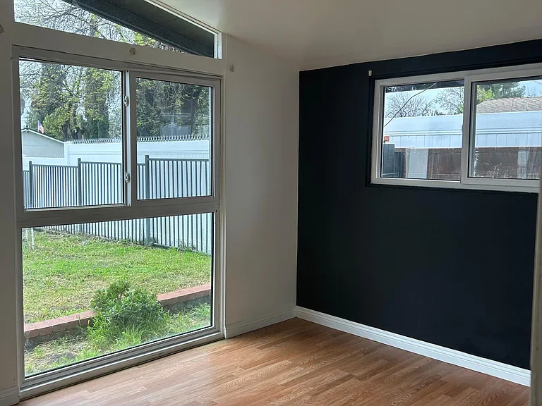 20637 Kittridge St — Photo 24