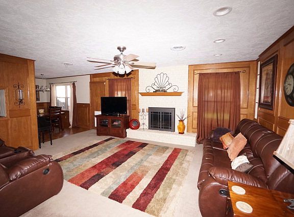 3rd image of 3809 Candy Ln