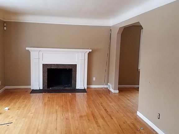 Living Room w/ Fireplace