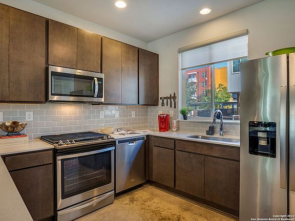 4th image of 330 CLAY ST #15
