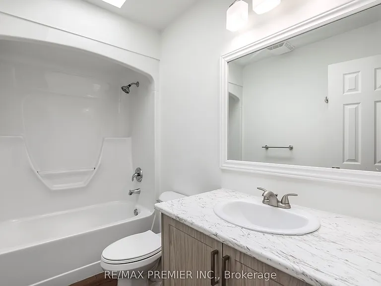 45 Roughley St #UPPER — Photo 14