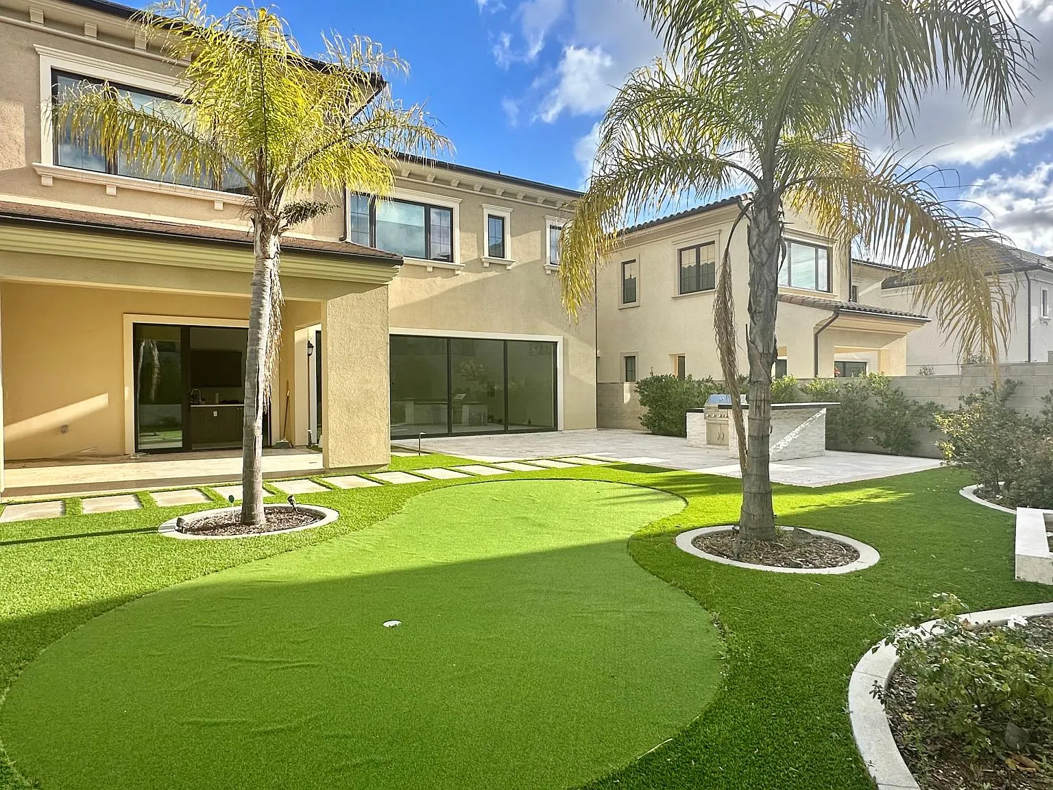 5 bed, 5709 sqft, $16,000 — Photo 3