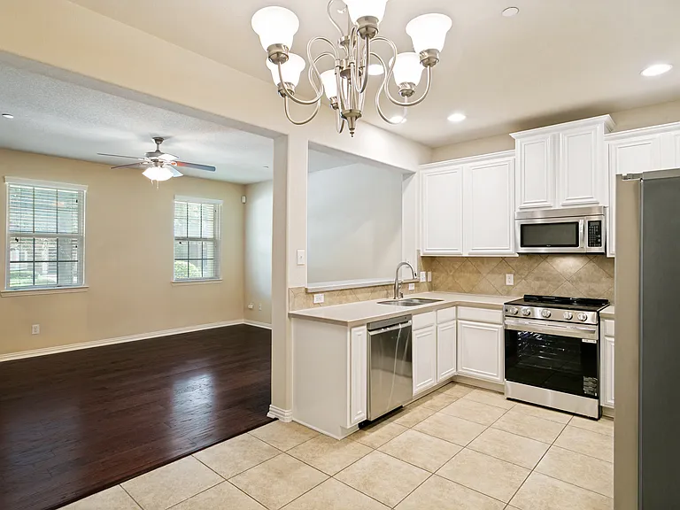 2205 Carlisle St — Photo 4
