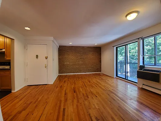 Rented by Bahar Management | media 28