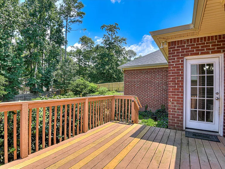 158 Kenilworth Dr — Photo 46