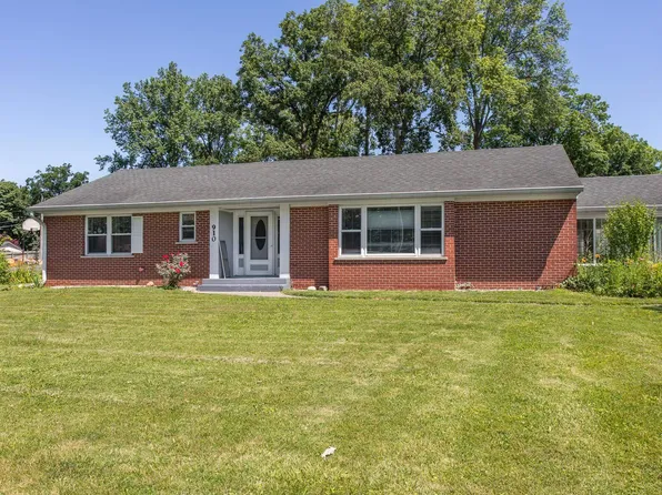 910 Orlando Dr, Fort Wayne, IN 46825